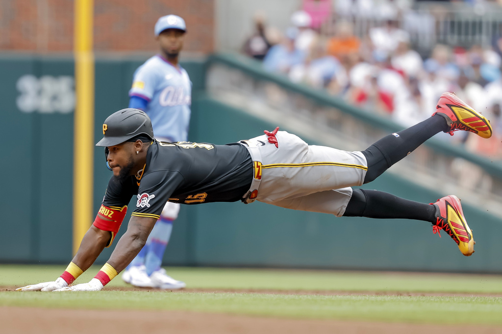 Pittsburgh Pirates' Oneil Cruz steals second base against the Atlanta Braves during the second inning of a baseball game, Saturday, June 6, 2026, in Atlanta. (AP Photo/Erik S. Lesser)