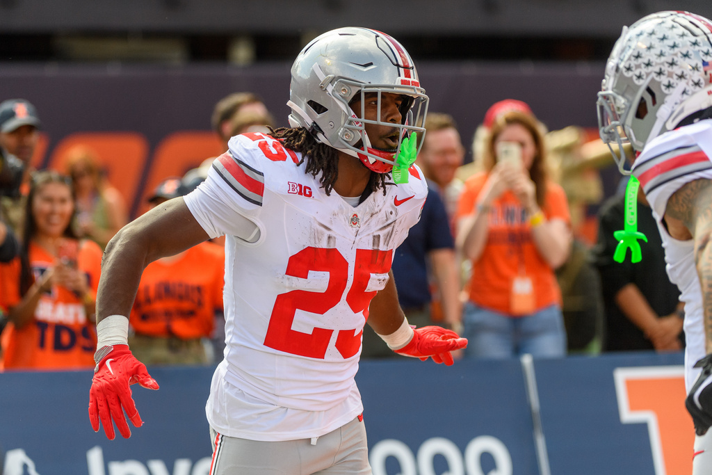 Ohio State running back Bo Jackson (25) celebrates a touchdown during an NCAA college football game against Illinois, Saturday, Oct. 11, 2025, in Champaign, Ill. (AP Photo/Craig Pessman)