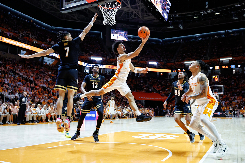 Tennessee guard Bishop Boswell (3) shoots past Vanderbilt guard Chandler Bing (7) during the first half of an NCAA college basketball game in Knoxville, Tenn., Saturday, March 7, 2026. (AP Photo/Wade Payne)