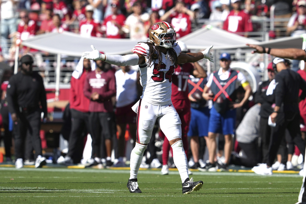 San Francisco 49ers middle linebacker Fred Warner reacts after batting down a pass during the second half of an NFL football game against the Arizona Cardinals, Sunday, Sept. 21, 2025, in Santa Clara, Calif. (AP Photo/Godofredo A. Vásquez)