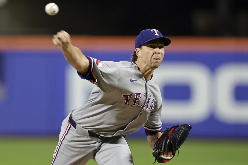 Texas Rangers pitcher Jacob deGrom throws during the second inning of a baseball game against the New York Mets, Friday, Sept. 12, 2025, in New York. (AP Photo/Adam Hunger)