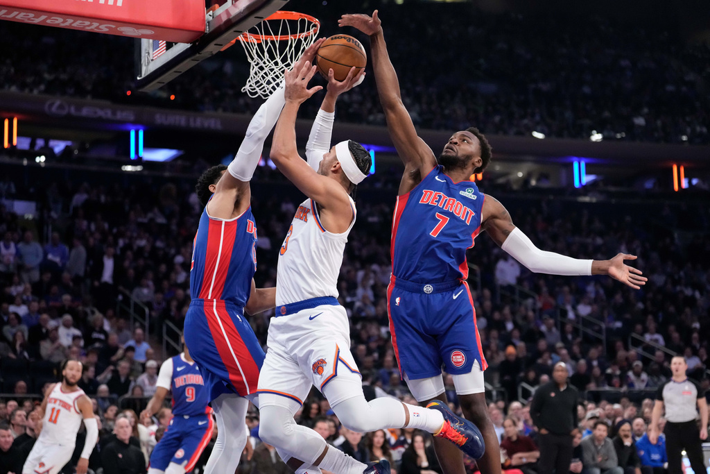 Detroit Pistons forward Paul Reed (7) attempts to block New York Knicks guard Josh Hart (3) during the first half of an NBA basketball game, Thursday, Feb. 19, 2026, in New York. (AP Photo/Yuki Iwamura)