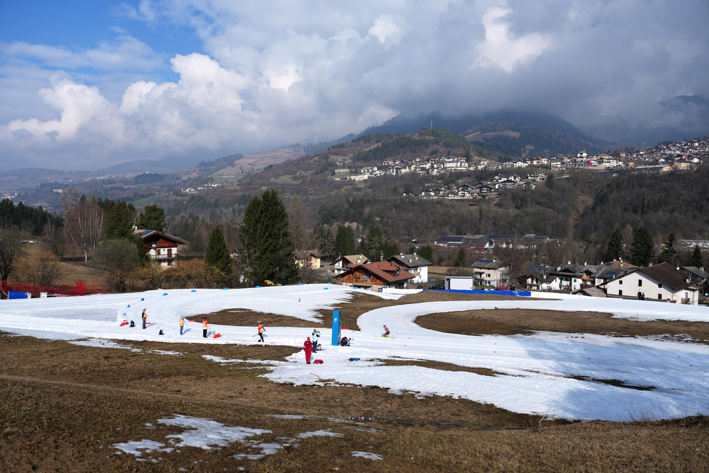 Christina Picton, of Canada, right, competes in the cross country skiing women's 10Km interval start sitting final at the 2026 Winter Paralympics, in Tesero, Italy, Wednesday, March 11, 2026. (AP Photo/Evgeniy Maloletka)