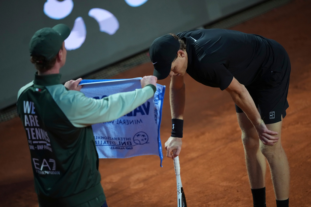 Italy's Jannik Sinner takes a break as he plays against Daniil Medvedev of Russia during their semifinal match at the Italian Open tennis tournament in Rome, Friday, May 15, 2026. (AP Photo/Andrew Medichini))