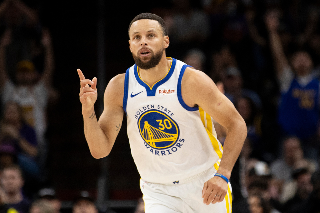 Golden State Warriors guard Stephen Curry (30) gestures after scoring a three-point shot during the first half of his NBA play-in tournament game against the Phoenix Suns in Phoenix, Ariz., Friday, April 17, 2026. (Stephen Lam/San Francisco Chronicle via AP)