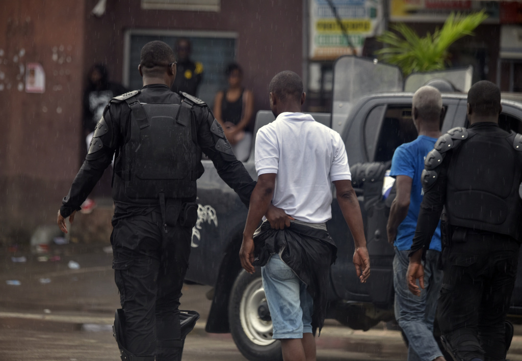 Police arrest a protester during clashes with opposition supporters in Abidjan, Ivory Coast, Saturday, Oct. 11, 2025 (AP Photo/Diomande Ble Blonde)