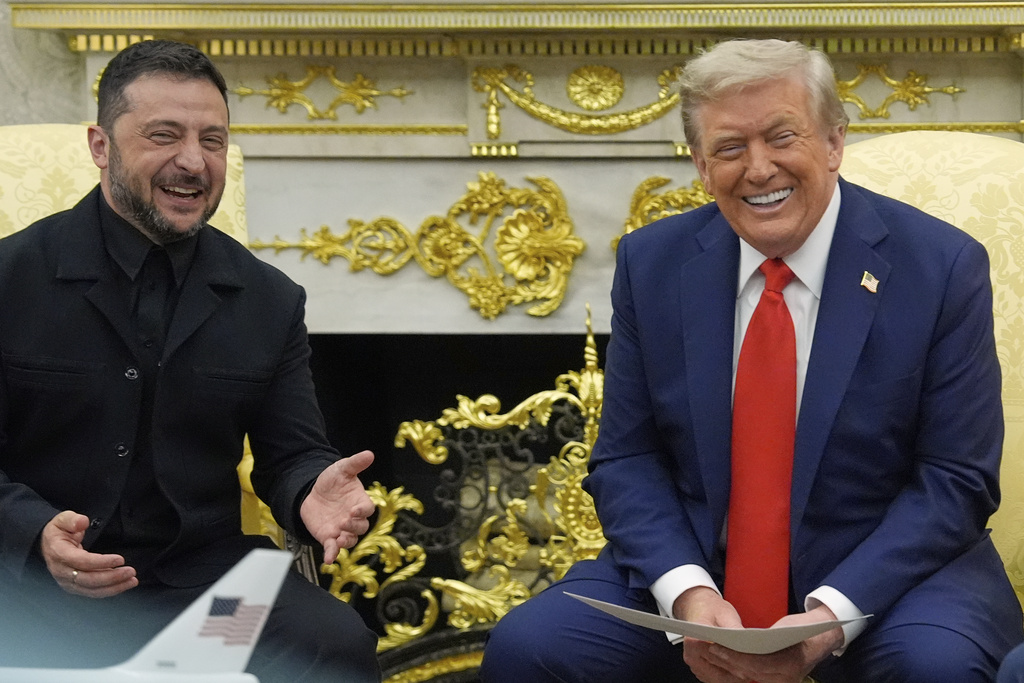 President Donald Trump meets with Ukraine's President Volodymyr Zelenskyy in the Oval Office at the White House, Monday, Aug. 18, 2025, in Washington. (AP Photo/Julia Demaree Nikhinson)
