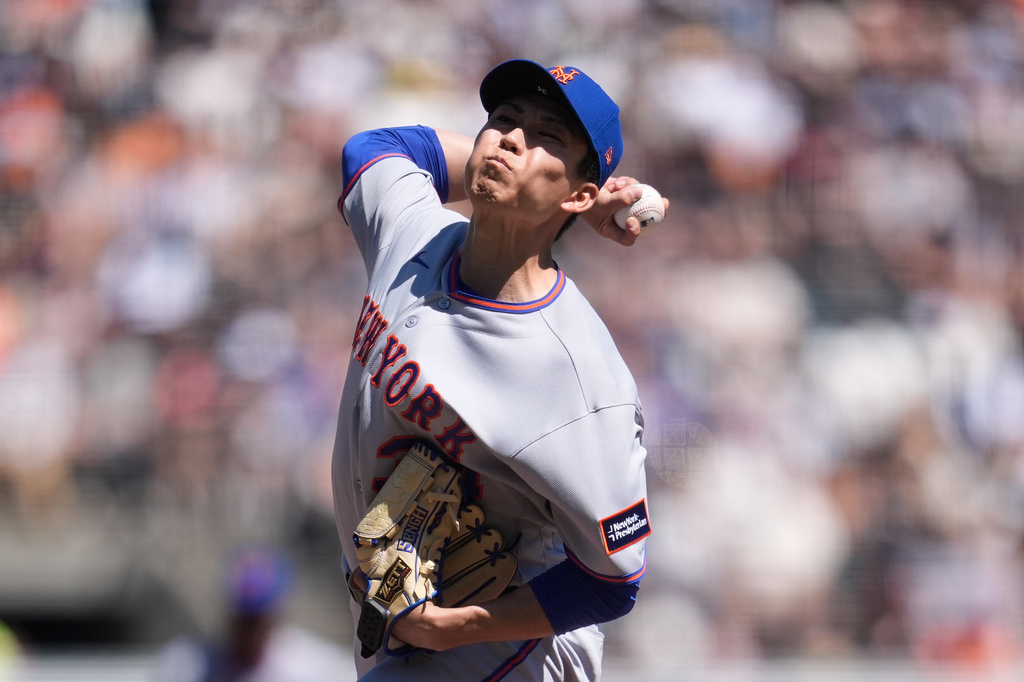 New York Mets pitcher Kodai Senga throws against the San Francisco Giants during the second inning of a baseball game in San Francisco, Sunday, April 5, 2026. (AP Photo/Jeff Chiu)