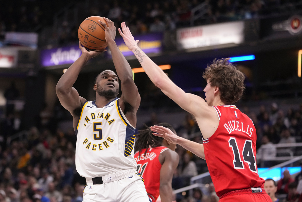 Indiana Pacers forward Jarace Walker (5) shoots over Chicago Bulls forward Matas Buzelis (14) during the first half of an NBA basketball game in Indianapolis, Wednesday, Jan. 28, 2026. (AP Photo/Michael Conroy)