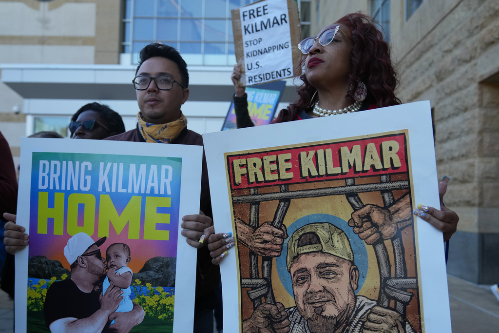 Immigrant activists rally outside of the United States District Court District of Maryland ahead of an evidentiary hearing where attorneys for Kilmar Abrego Garcia will seek his immediate release from immigration detention, Friday, Oct. 10, 2025, in Greenbelt, Md. (AP Photo/Stephanie Scarbrough)