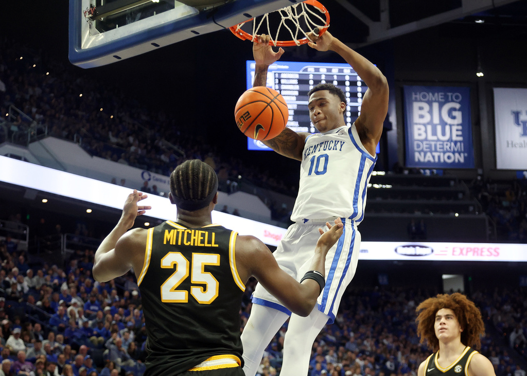 Kentucky's Brandon Garrison (10) dunks near Missouri's Mark Mitchell (25) during the first half of an NCAA college basketball game in Lexington, Ky., Wednesday, Jan. 7, 2026. (AP Photo/James Crisp)