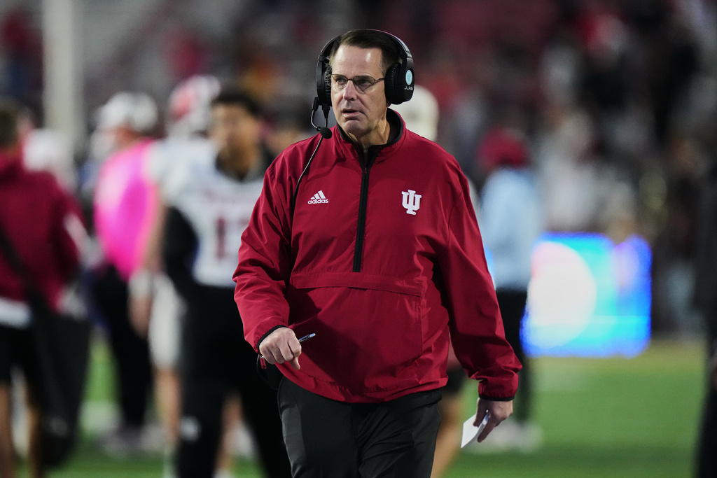 Indiana head coach Curt Cignetti watches during the second half of an NCAA college football game against Maryland, Saturday, Nov. 1, 2025, in College Park, Md. (AP Photo/Stephanie Scarbrough)