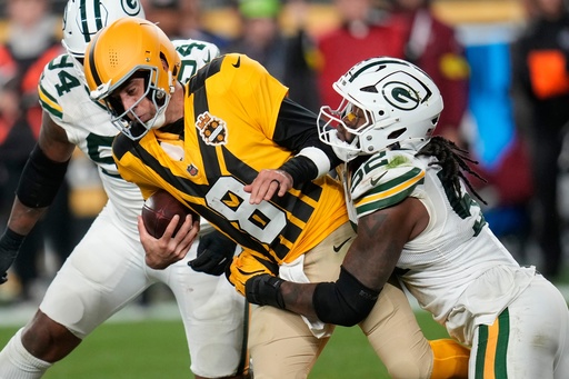 Green Bay Packers' Rashan Gary sacks Pittsburgh Steelers' Aaron Rodgers during the second half of an NFL football game Sunday, Oct. 26, 2025, in Pittsburgh. (AP Photo/Sue Ogrocki) Green Bay Packers' Rashan Gary sacks Pittsburgh Steelers' Aaron Rodgers during the second half of an NFL football game Sunday, Oct. 26, 2025, in Pittsburgh. (AP Photo/Sue Ogrocki)