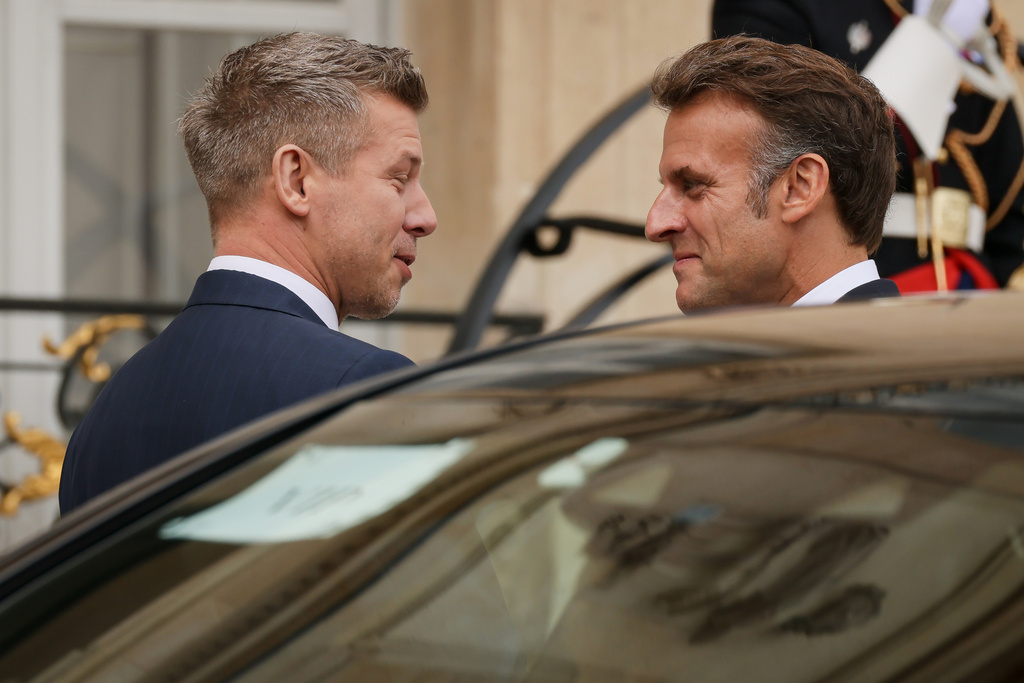 Hungary's Prime Minister Peter Magyar, let, is welcomed by France's President Emmanuel Macron at the Elysee Palace, Wednesday, June 3, 2026. (AP Photo/Thomas Padilla)