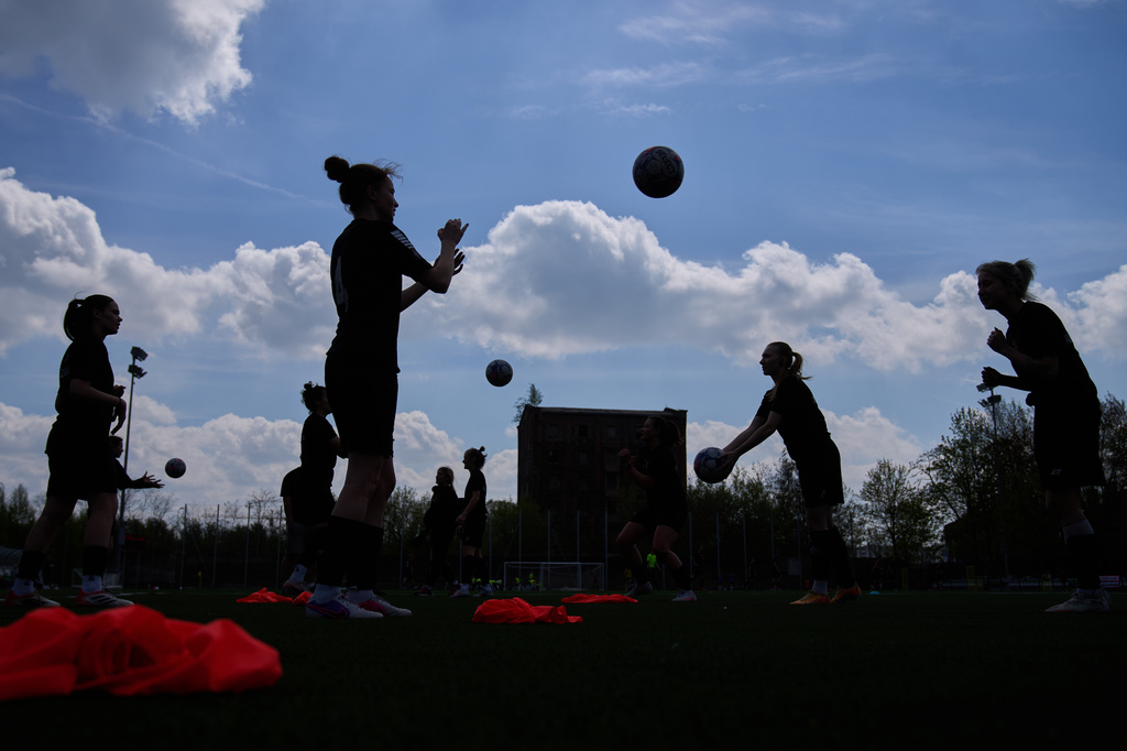 AKS Zly Praga players exercise during warmup before Women's II Liga Kobiet North soccer match between AKS Zly Praga and KKP Slupczanka Slupca, at the Don Pedro Arena stadium in Warsaw, Poland, Saturday, April 25, 2026. (AP Photo/Ebrahim Noroozi)