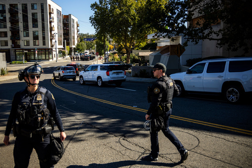 U.S. Secretary of Homeland Security Kristi Noem's motorcade arrives outside a U.S. Immigration and Customs Enforcement facility in Portland, Ore., Tuesday, Oct. 7, 2025. (AP Photo/Ethan Swope) U.S. Secretary of Homeland Security Kristi Noem's motorcade arrives outside a U.S. Immigration and Customs Enforcement facility in Portland, Ore., Tuesday, Oct. 7, 2025. (AP Photo/Ethan Swope)