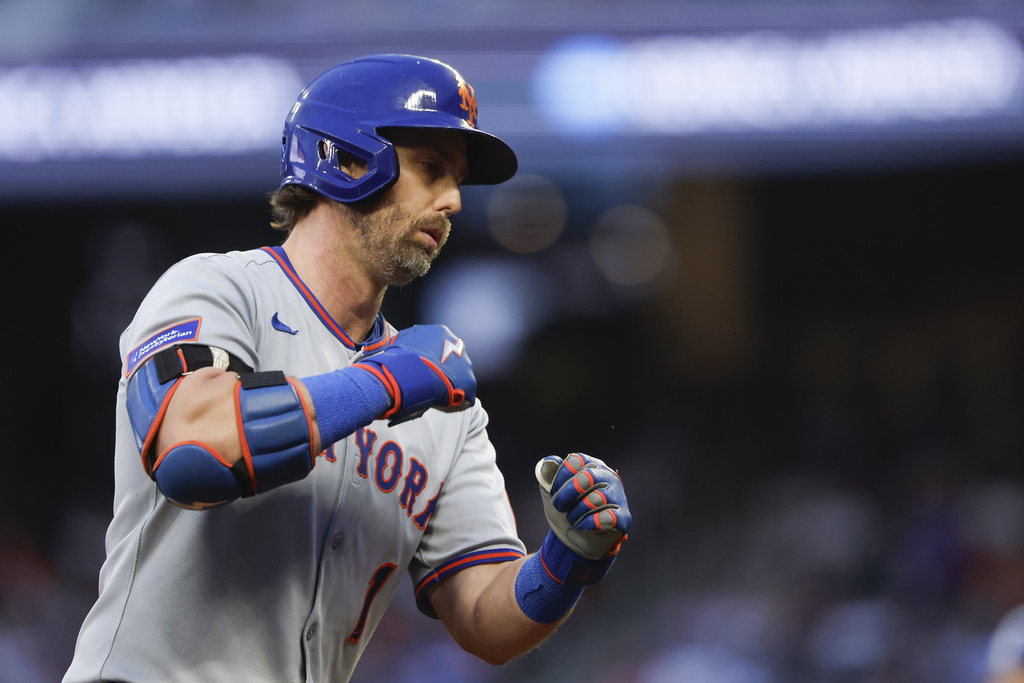 New York Mets' Jeff McNeil reacts as he runs the bases after hitting a three-run home run during the third inning of a baseball game against the Atlanta Braves, Saturday, Aug. 23, 2025, in Atlanta. (AP Photo/Butch Dill)