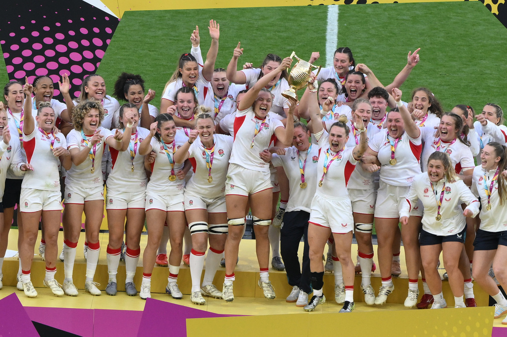 England's Zoe Aldcroft rasies the trophy after winning the Women's Rugby World Cup final match between England and Canada at the Allianz Stadium, Twickenham in London, Saturday, Sept. 27, 2025.(AP Photo/Anthony Upton)