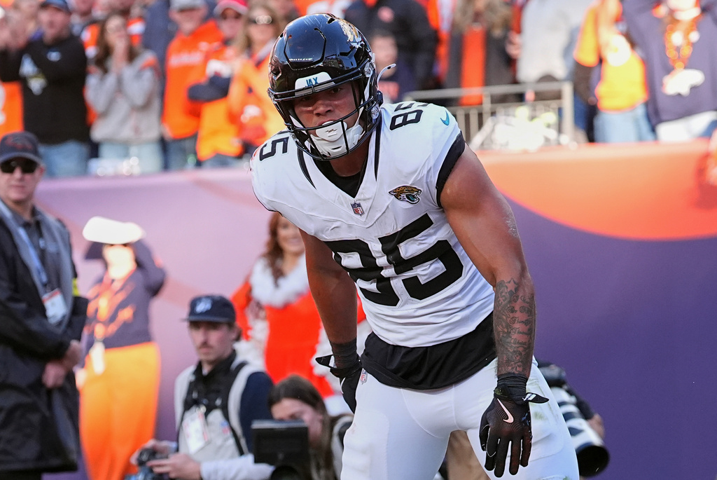 Jacksonville Jaguars tight end Brenton Strange (85) celebrates after scoring a touchdown against the Denver Broncos during the first half of an NFL football game in Denver, Sunday, Dec. 21, 2025. (AP Photo/David Zalubowski)