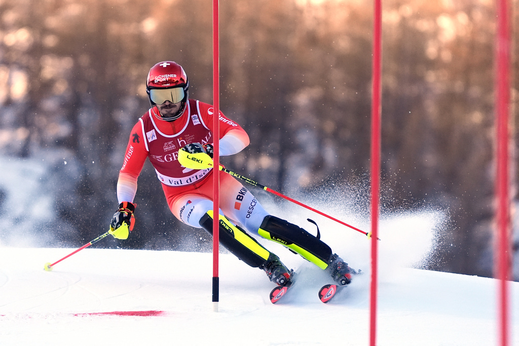 Switzerland's Loic Meillard speeds down the course during an alpine ski, men's World Cup slalom event, in Val d'Isere, France, Sunday Dec. 14, 2025. (AP Photo/Giovanni Auletta)