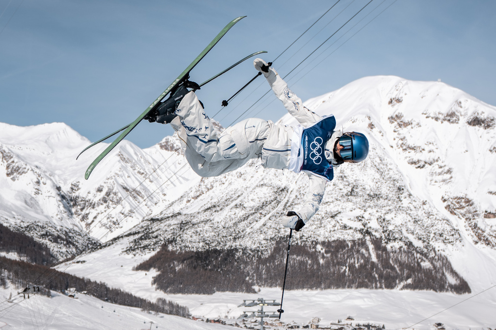 FILE - China's Eileen Gu competes during the women's freestyle skiing halfpipe final at the 2026 Winter Olympics, Feb. 22, 2026, in Livigno, Italy. (AP Photo/Julia Demaree Nikhinson, File)