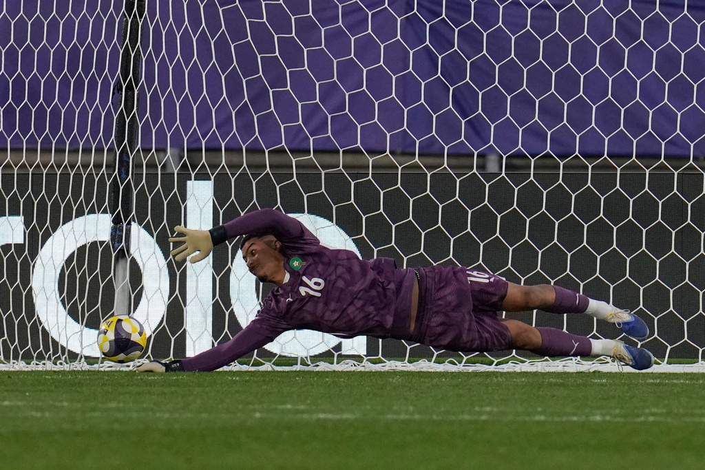 Morocco's goalkeeper Abdelhakim Mesbahi stops a penalty kick by France's Djylian Nguessan during a shootout in a FIFA U-20 World Cup semifinal soccer match at Elias Figueroa Brander Stadium in Valparaiso, Chile, Wednesday, Oct. 15, 2025 (AP Photo/Matias Delacroix)