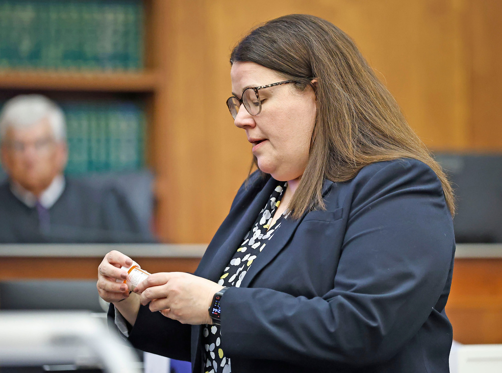 Prosecutor Jennifer Sprague questions Dr. Jennifer Tufts about medication that Lindsay Clancy was prescribed, during Clancy's murder trial at Plymouth Superior Court in Plymouth, Mass., Monday, Aug. 10, 2026. (Greg Derr/The Patriot Ledger via AP, Pool)