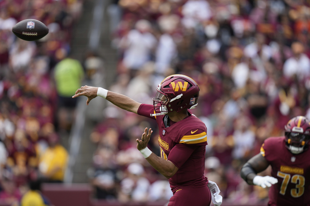Washington Commanders quarterback Marcus Mariota (8) throws against the Las Vegas Raiders during the first half of NFL football game Sunday, Sept. 21, 2025, in Landover, Md. (AP Photo/Stephanie Scarbrough)