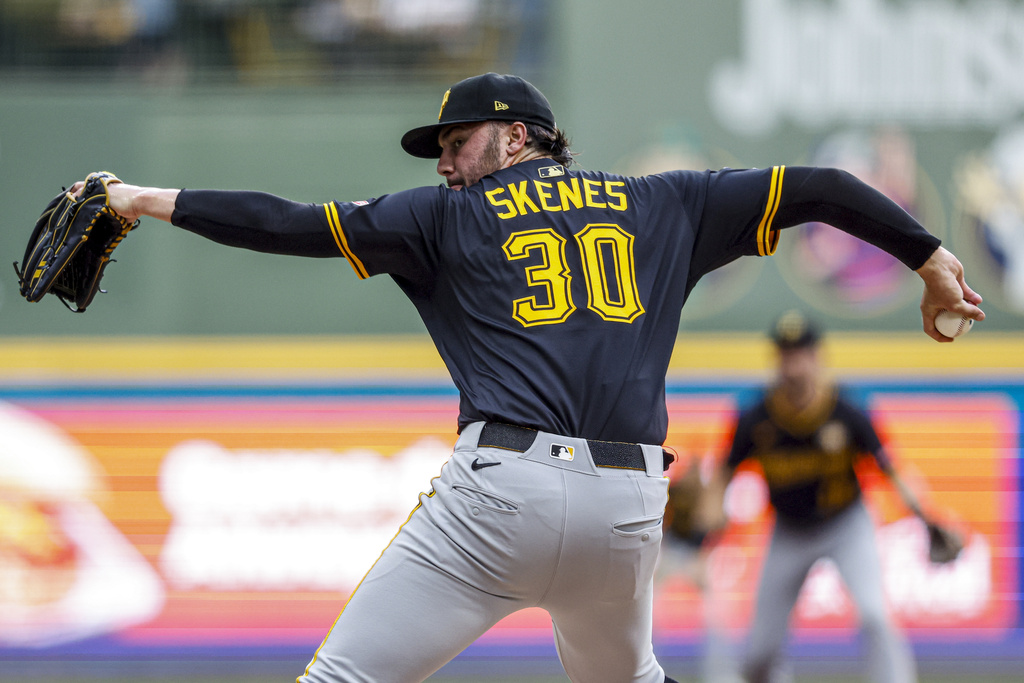 Pittsburgh Pirates Paul Skenes throws to the Milwaukee Brewers during the first inning of a baseball game, Tuesday, Aug.12, 2025, in Milwaukee. (AP Photo/Jeffrey Phelps)