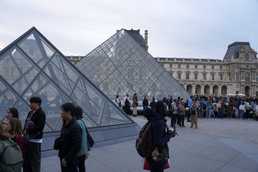 Visitors queue to enter the Louvre museum three days after historic jewels were stolen in a daring daylight heist, Wednesday, Oct. 22, 2025 in Paris. (AP Photo/Thibault Camus) Visitors queue to enter the Louvre museum three days after historic jewels were stolen in a daring daylight heist, Wednesday, Oct. 22, 2025 in Paris. (AP Photo/Thibault Camus)
