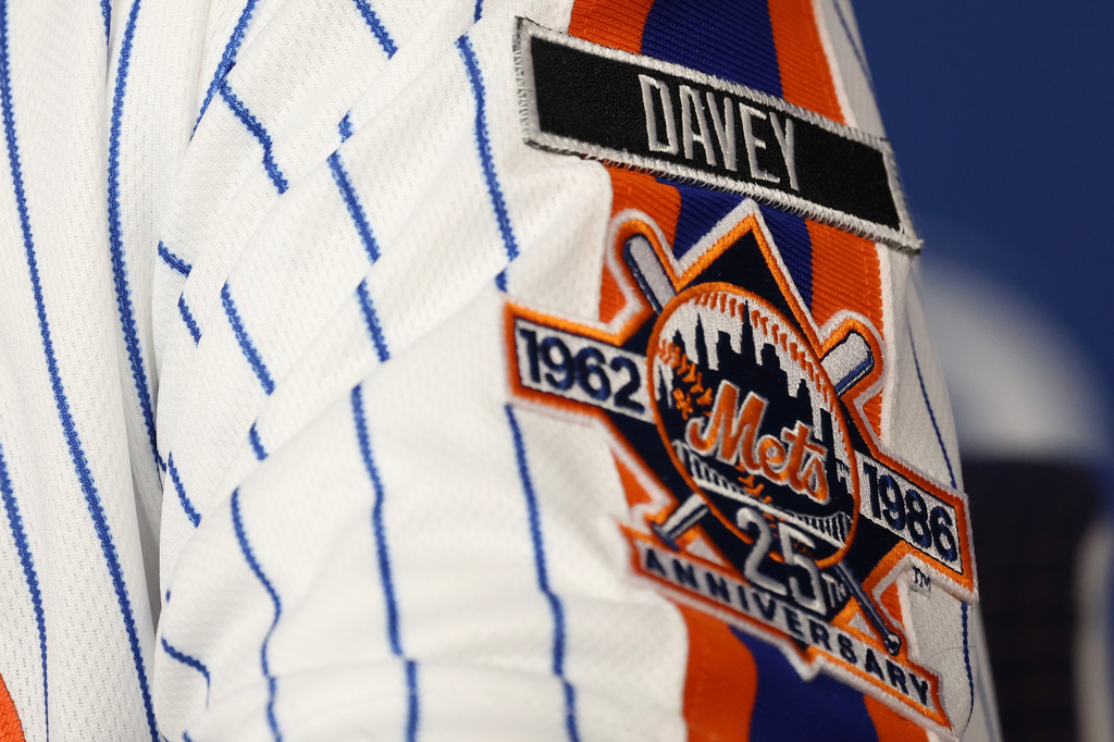 Sid Fernandez wears a tribute patch honoring manager Davey Johnson during a press conference with members of the 1986 New York Mets team that won a World Series, in New York, Saturday, Aug. 1, 2026. (AP Photo/Heather Khalifa)