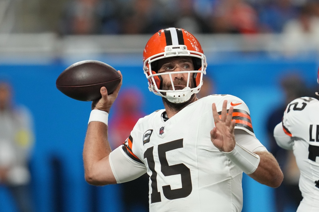 Cleveland Browns quarterback Joe Flacco (15) throws during the first half of an NFL football game against the Detroit Lions, Sunday, Sept. 28, 2025, in Detroit. (AP Photo/Paul Sancya)
