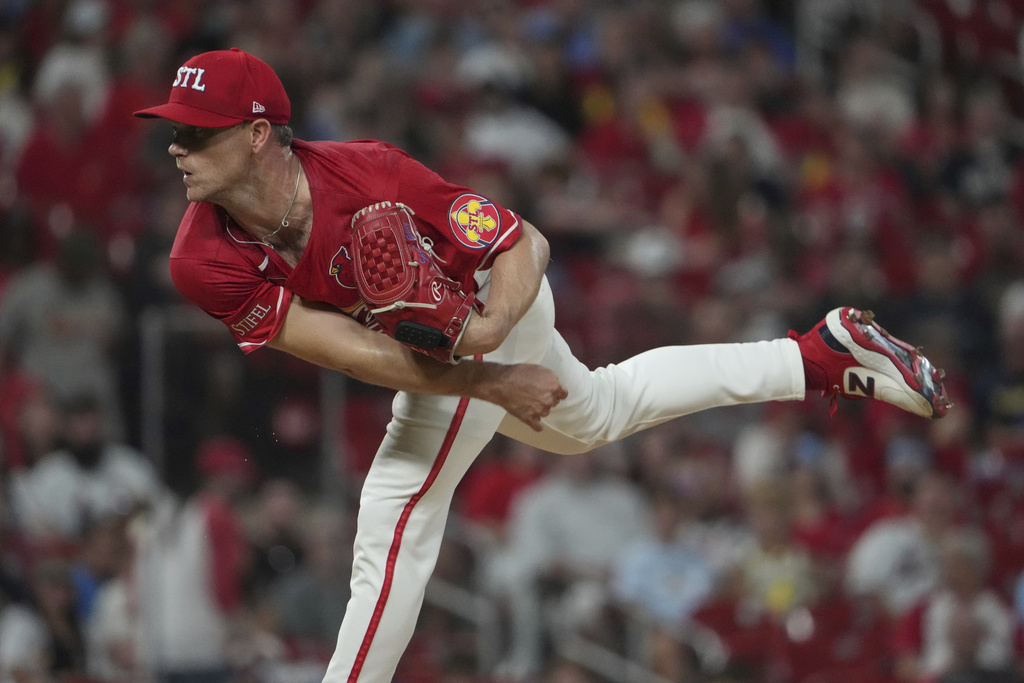 St. Louis Cardinals starting pitcher Sonny Gray throws during the first inning of a baseball game against the Milwaukee Brewers Friday, Sept. 19, 2025, in St. Louis. (AP Photo/Jeff Roberson)
