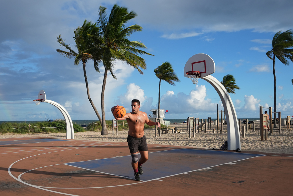 Gonzalo de Leon plays basketball at Fort Lauderdale Beach Park, the site of proposed pickleball courts as part of a new luxury development, Oct. 8, 2025, in Fort Lauderdale, Fla. (AP Photo/Lynne Sladky)