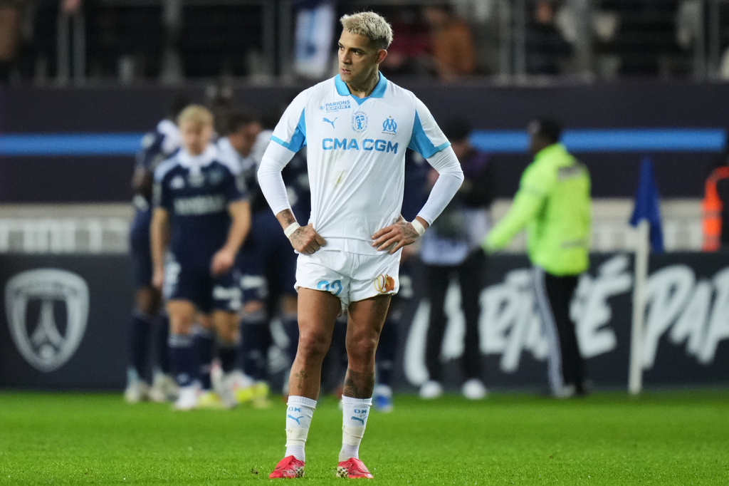 Marseille's Facundo Medina reacts after Paris FC's Ilan Kebbal scoring from the penalty spot during the French League One soccer match between Paris FC and Marseille in Paris, Saturday, Jan. 31, 2026. (AP Photo/Thibault Camus)