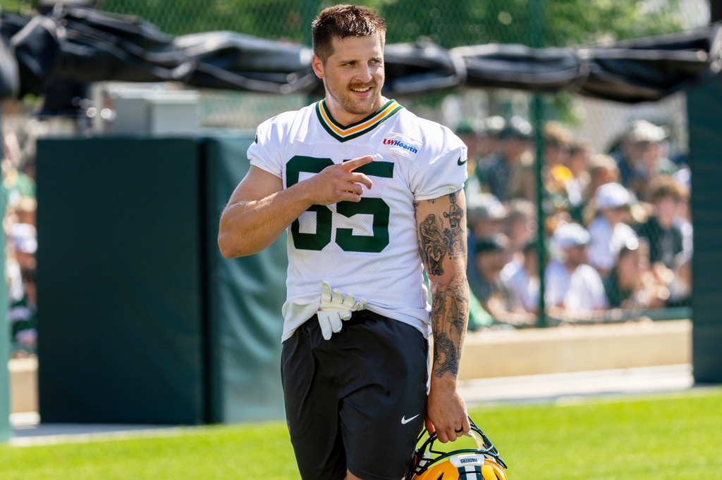 FILE - Green Bay Packers tight end Tucker Kraft points during the NFL football team's training camp, Aug. 2, 2026, in Green Bay, Wis. (AP Photo/Mike Roemer, File)