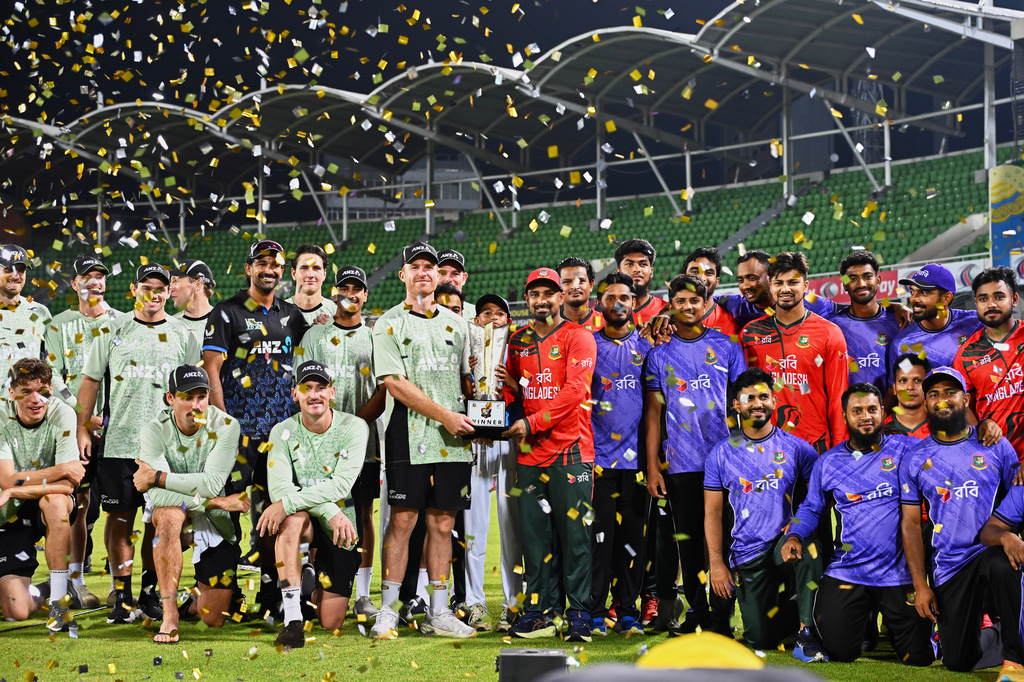 Bangladesh and New Zealand players pose with the trophy after having drawn the series of T20 international cricket match in Mirpur, Bangladesh, Saturday, May 2, 2026. (AP Photo/Mosaraf Hossain)