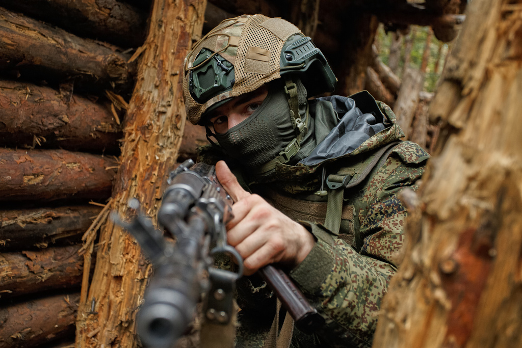 In this photo taken and distributed by Russian Defense Ministry Press Service on Monday, Oct. 6, 2025, a Russian soldier attends a combat training at one of the training grounds of the Moscow Military District. (Alexander Polikarkin/Russian Defense Ministry Press Service via AP)