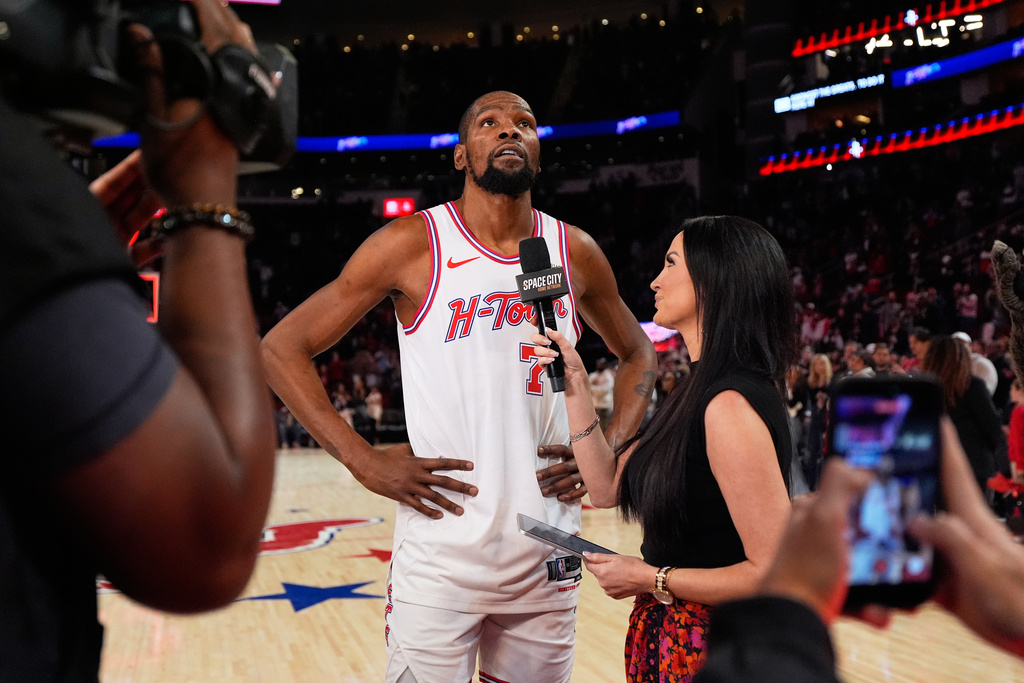 Houston Rockets forward Kevin Durant (7) is interviewed after surpassing Dirk Nowitzki to become the NBA's sixth all-time leading scorer in an NBA basketball game against the New Orleans Pelicans in Houston, Sunday, Jan. 18, 2026. (AP Photo/Ashley Landis)