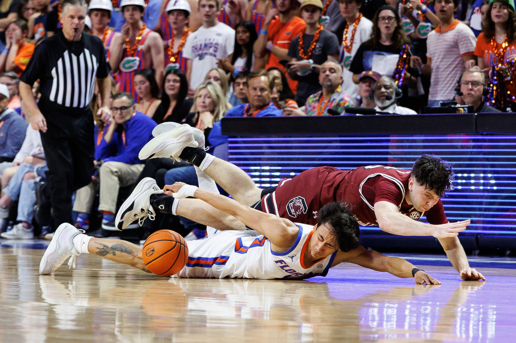 Condon and Chinyelu notch double-doubles as No. 12 Florida handles South Carolina 76-62