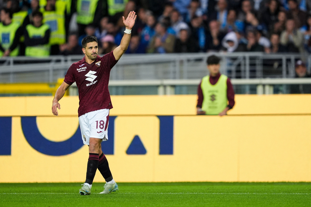 Torino's Giovanni Simeone celebrates after scoring a goal during a Serie A soccer match between Torino FC and Napoli, Saturday, Oct. 18, 2025, in Turin, Italy. (Fabio Ferrari/LaPresse via AP)