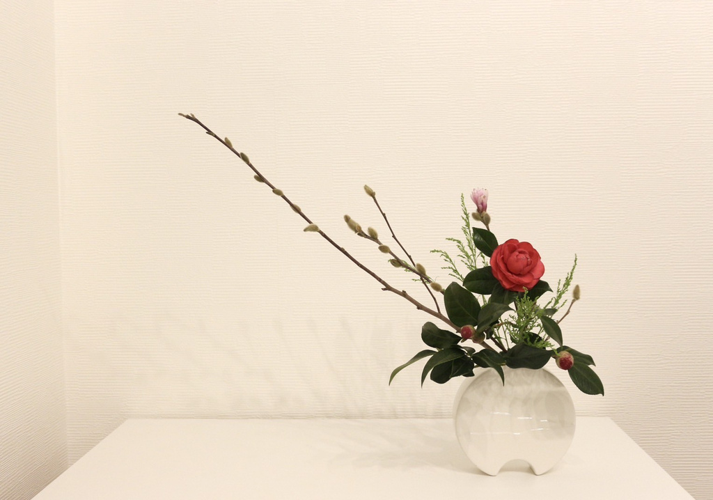 This photo released by Hiroyuki Okada shows a free-style Ikenobo ikebana arrangement in Tokyo, on Feb. 11, 2026. (Hiroyuki Okada via AP)