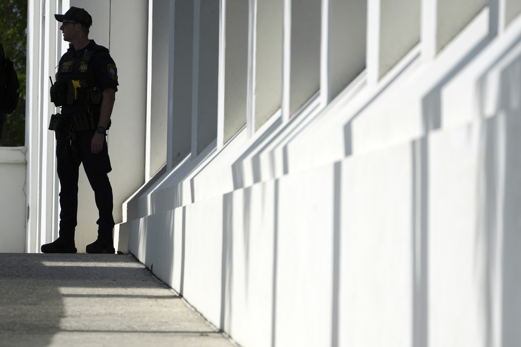 A law enforcement officer from the Department of Homeland Security stands watch at the Alto Lee Adams Sr. U.S. Courthouse as jury selection began in the trial of Ryan Routh, charged with trying to assassinate Donald Trump while he played golf last year in South Florida, Monday, Sept. 8, 2025, in Fort Pierce, Fla. (AP Photo/Rebecca Blackwell)