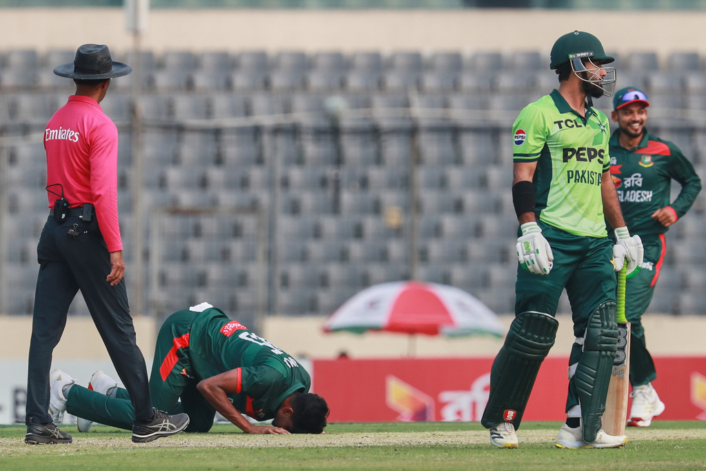 Bangladesh's Nahid Rana, centre, celebrates the wicket of Pakistan's Salman Ali Agha during the first one day international cricket match between Bangladesh and Pakistan in Mirpur, Bangladesh, Wednesday, March 11, 2026. (AP Photo/Mahmud Hossain Opu)