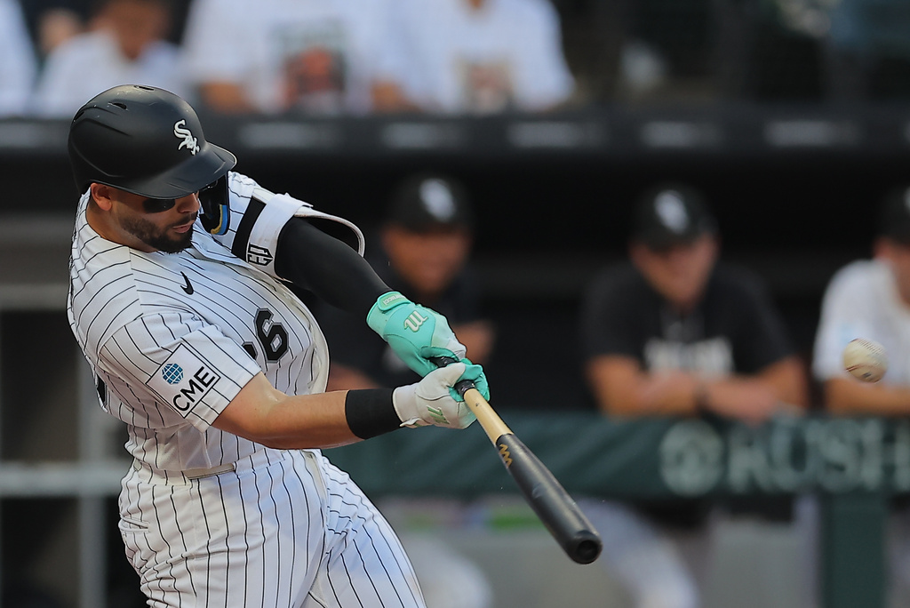 Chicago White Sox's Edgar Quero hits a home run during the second inning of a baseball game against the Cincinnati Reds, Tuesday, Aug. 11, 2026, in Chicago. (AP Photo/Melissa Tamez)