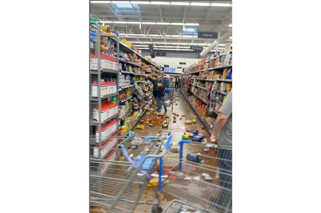 Items are scattered across grocery store aisle floors in Fallon, Nevada. on Monday, April 13, 2026 after a magnitude-5.7 earthquake. (Kaitlin Ritchie via AP)