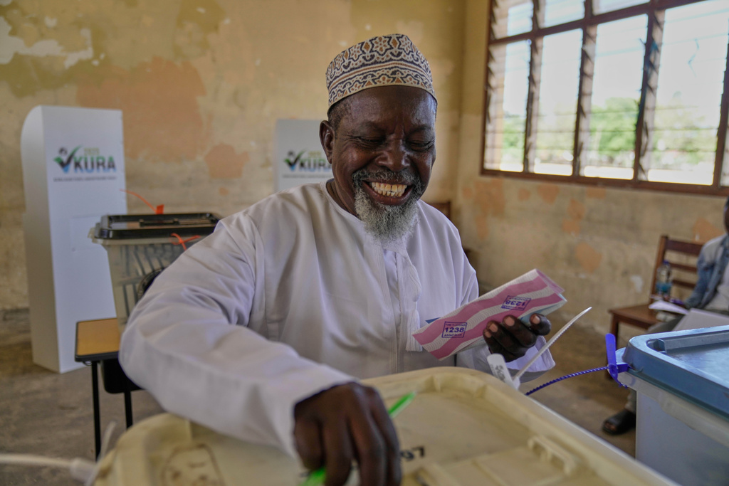 A man casts his vote during the general elections at Mpendaye polling station in Zanzibar, Tanzania, Wednesday, Oct. 29, 2025. (AP Photo/Brian Inganga)