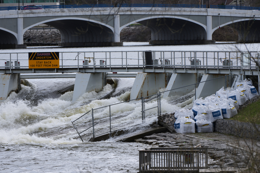 The Cheboygan dam operates Thursday, April 30, 2026, in Cheboygan, Mich. (AP Photo/Paul Sancya)