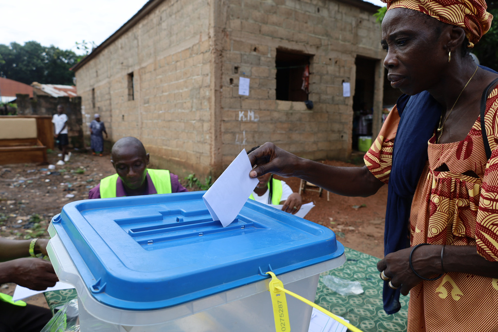 A voter casts her ballot during a referendum on granting new presidential powers, in Bissau, Guinea Bissau, Sunday, Aug. 30, 2026. (AP Photo/Darcicio Barbosa)