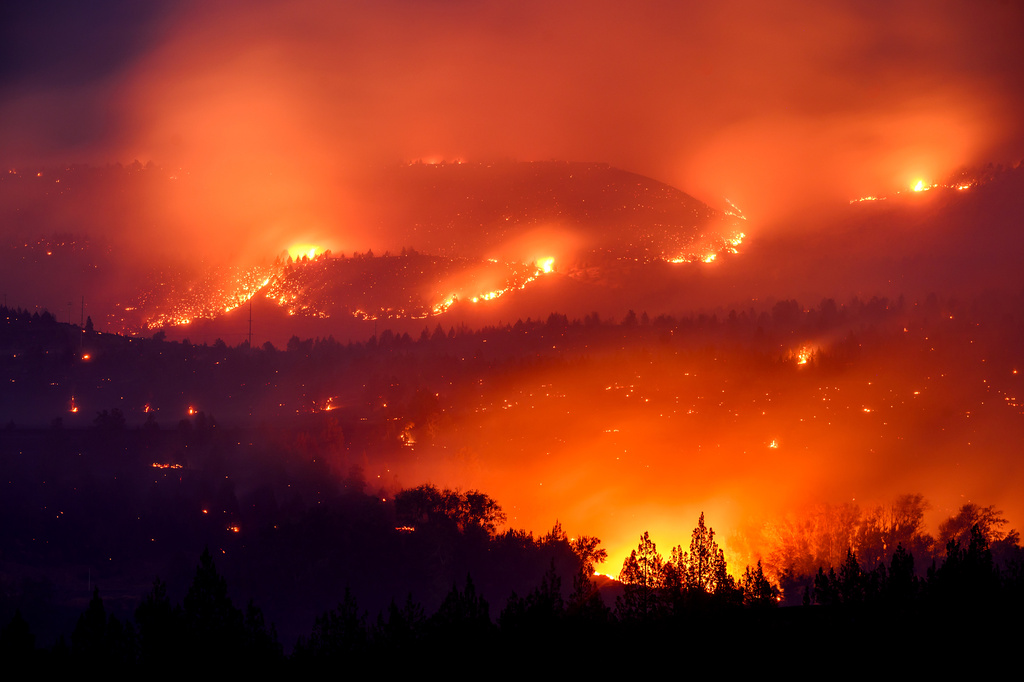 FILE - In this photo made with a long exposure, Bench Fire burns above the Pelton Reservoir in Jefferson County, Ore., July 25, 2026. (AP Photo/Noah Berger, File)